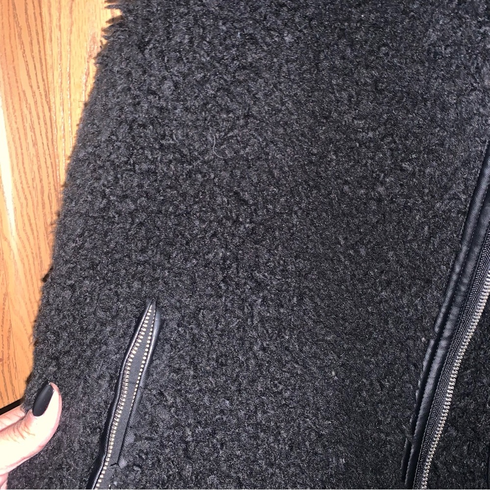 Zara Fuzzy Vest - Picture 6 of 8